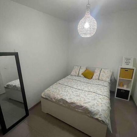 Apartamento Appart T2 Proche Aeroport Roissy Tremblay-en-France Exterior foto